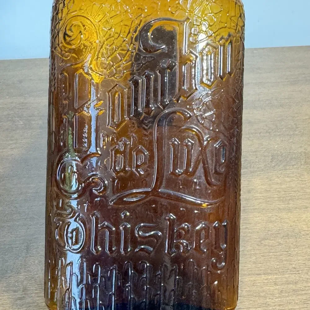 Vintage Old Cabin Still De Luxe Whiskey Amber Glass Bottle Canada Distillery